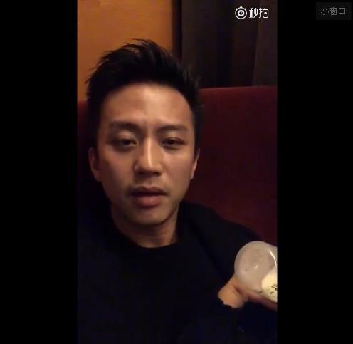 邓超给女儿唱歌却被脚堵住嘴生无可恋 最后喊人拿毛巾亮了