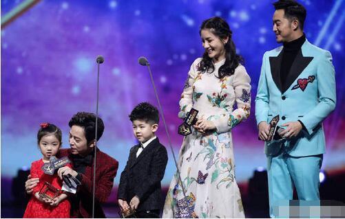 何炅一个动作教郭德纲如何做人 董卿也因这个举动圈粉无数