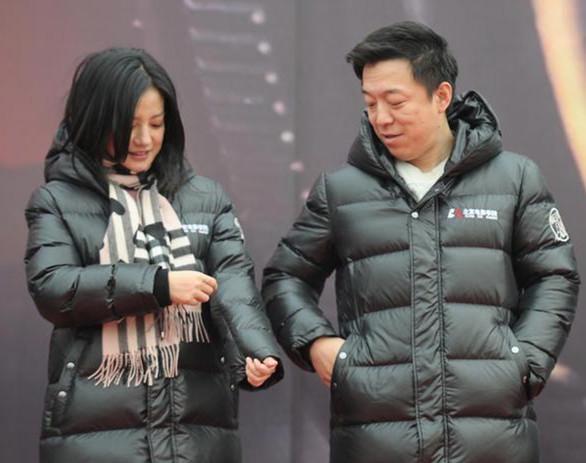 赵薇为白血病患者筹款1675万 自己出席活动竟穿几百块廉价羽绒服