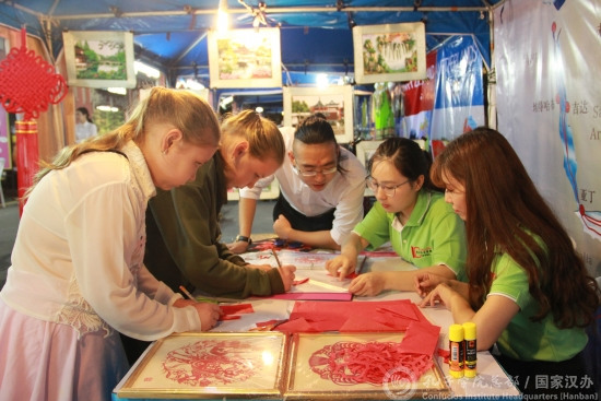普吉孔子学院携中国文化亮相泰国卡图国际文化节