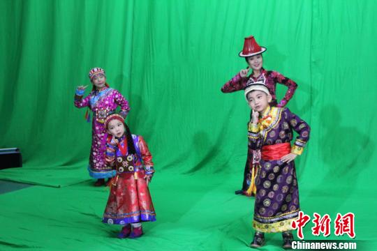 甘肃裕固族录制首支学语歌保护民族濒危语言(图)