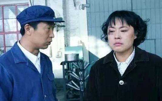没身材没颜值又不多金，却离婚带娃嫁给了小15岁男友