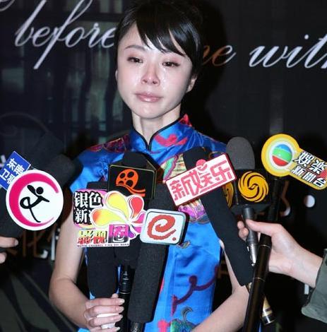  她与大23岁影帝相爱8年却遭抛弃 被指小三转正婚礼不见新郎 