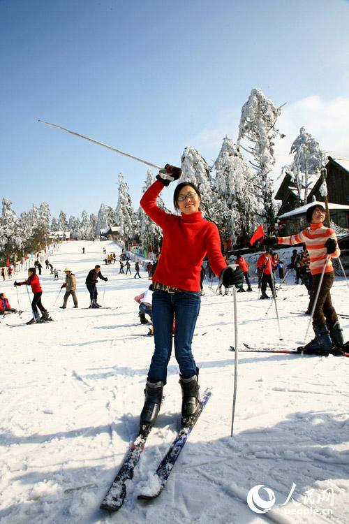 峨眉山高山滑雪场开启 峨眉进入最美冰雪旅游季