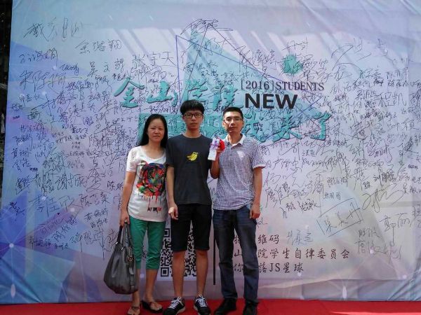 福建农大金山学院“国学书签+签名墙”喜迎新生