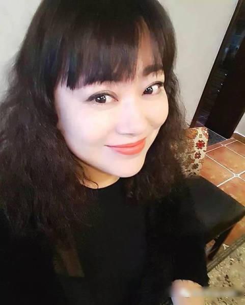 没身材没颜值又不多金，却离婚带娃嫁给了小15岁男友
