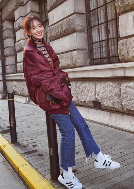 孙耀琦变身时髦鬼 面包羽绒服街头耍范儿