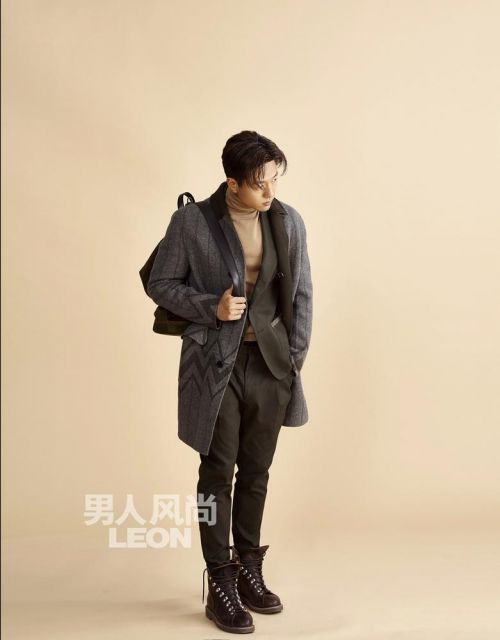 凌潇肃写真睿智绅士 眼神有戏风格多变