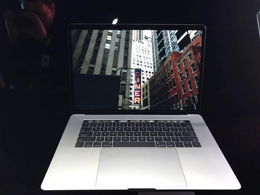 苹果发布会回顾：MacBook Pro开启革新时代