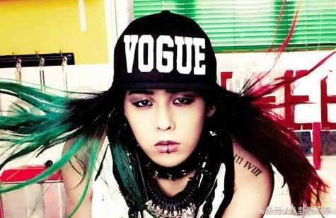 权志龙和陈伟霆同框比帅,被说输惨了,但你看到他的新纹身了吗?