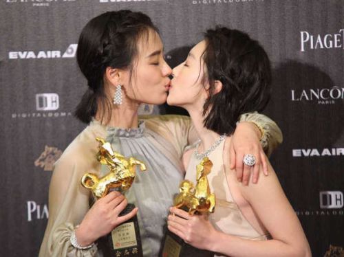 周冬雨马思纯变时尚新贵 时髦闺蜜装碾压众小花