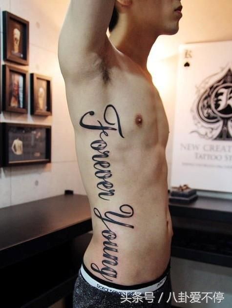权志龙和陈伟霆同框比帅,被说输惨了,但你看到他的新纹身了吗?