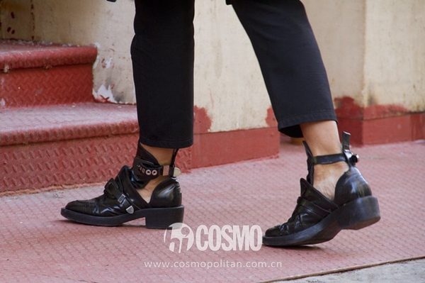 街拍饰品集锦 这些鞋包卖的贵是有道理的!