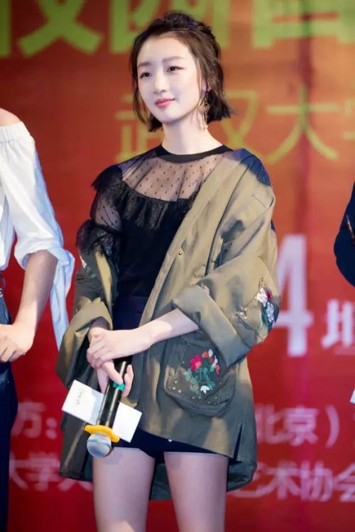 周冬雨马思纯变时尚新贵 时髦闺蜜装碾压众小花