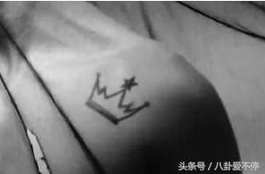 权志龙和陈伟霆同框比帅,被说输惨了,但你看到他的新纹身了吗?