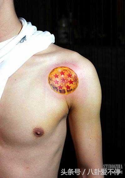 权志龙和陈伟霆同框比帅,被说输惨了,但你看到他的新纹身了吗?