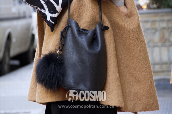 街拍饰品集锦 这些鞋包卖的贵是有道理的!