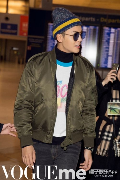 \ 香奈儿好几年不出T恤,一出立马就成了爆款,明星们都抢着穿