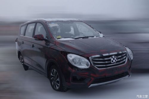 主打实用性配置 长安全新凌轩谍照曝光