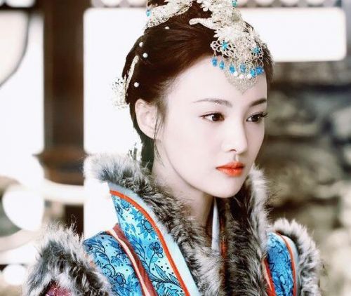 郑爽重回热搜榜 却因新剧发型太丑被吐槽!