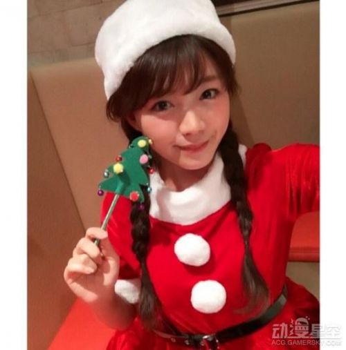 日本女声优齐晒圣诞装卖萌 上坂瑾大秀好身材