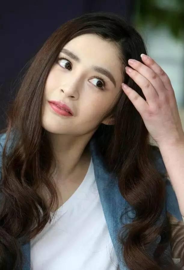 女神你长得这么美，可是你的手好丑哦！