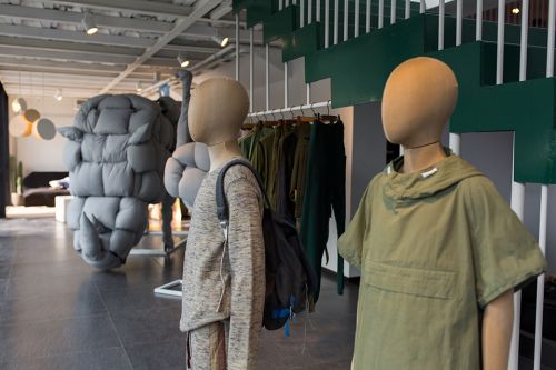 以梦为马,“穿”越非洲 蓬马的袋荷2017年春夏新品发布