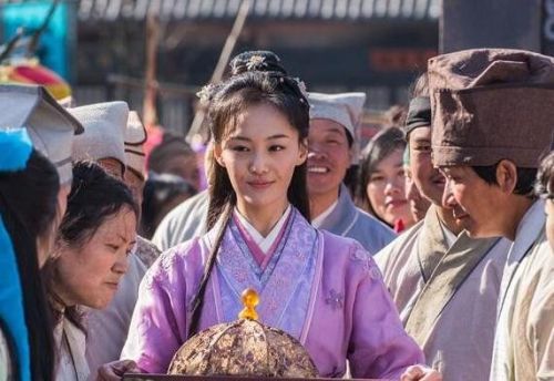 郑爽重回热搜榜 却因新剧发型太丑被吐槽!