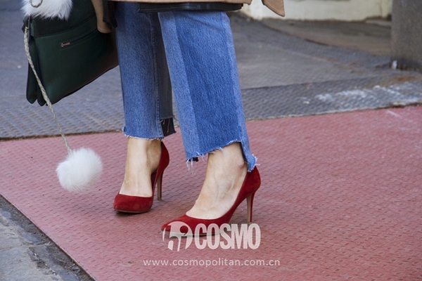 街拍饰品集锦 这些鞋包卖的贵是有道理的!