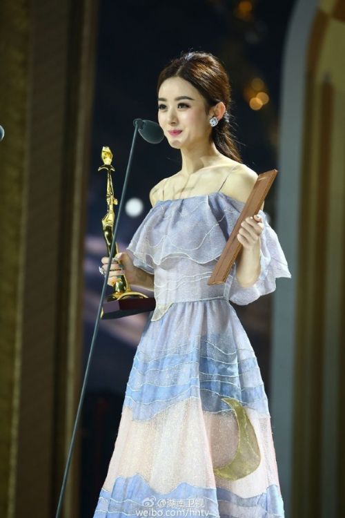 男明星在她面前弱爆了,赵丽颖才是霸道女总裁