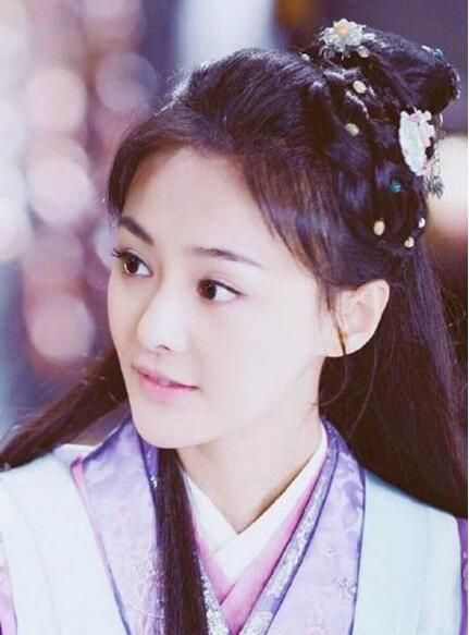 郑爽重回热搜榜 却因新剧发型太丑被吐槽!