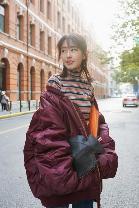 孙耀琦变身时髦鬼 面包羽绒服街头耍范儿