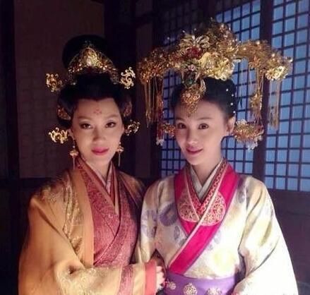 郑爽重回热搜榜 却因新剧发型太丑被吐槽!