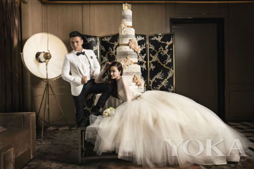 熊黛林把婚纱照拍成恋爱电影 黑色反骨自带女王范儿