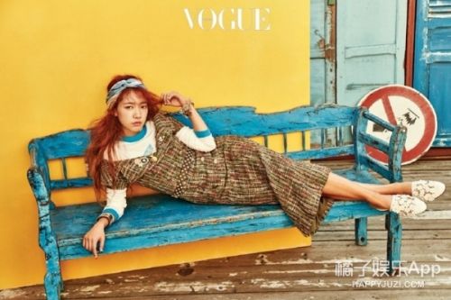 \ 香奈儿好几年不出T恤,一出立马就成了爆款,明星们都抢着穿