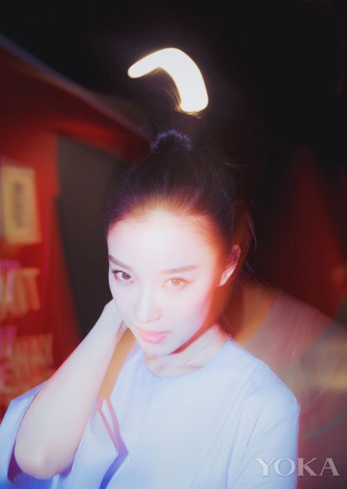 《28岁未成年》路演 倪妮短裙“凉夏”十足