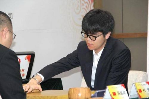 柯洁也败了！围棋界神秘高手踢馆50连胜 疑是阿尔法狗