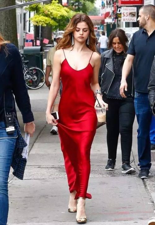 迪士尼公主完美蜕变 Selena 凭什么成为 Ins 女王