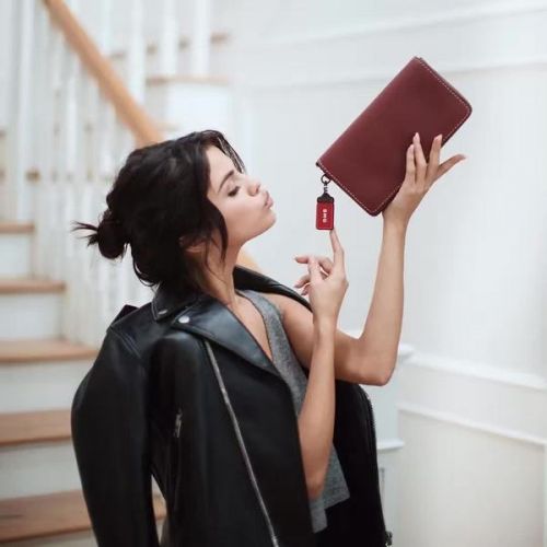 迪士尼公主完美蜕变 Selena 凭什么成为 Ins 女王