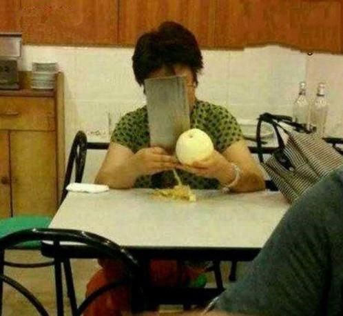 段子：姑娘这是在干嘛！
