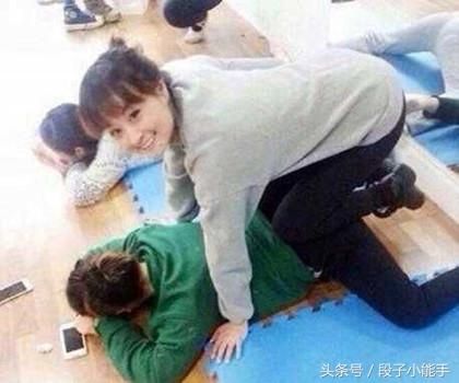段子十条：公共场所玩你不合适吧