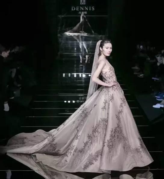 虎丘婚纱城赞助丹妮斯DENNIS 2017S/S中国国际时装周抒写幸福理念