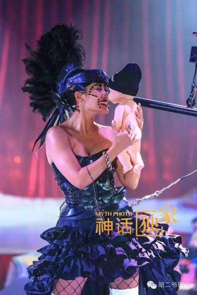 一己之力称霸全球秀场 胡社光稳坐时尚圈霸主席位