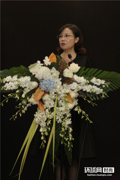 楚雄彝绣作品迈向国际舞台 千年赛装尽显彝乡风姿