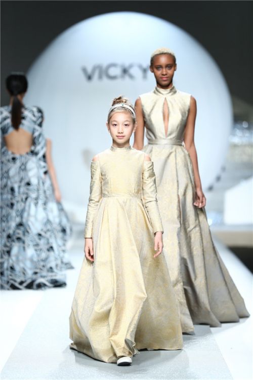 许馨尹发布最新设计，Vicky’Z亲子文化传遍全“球”