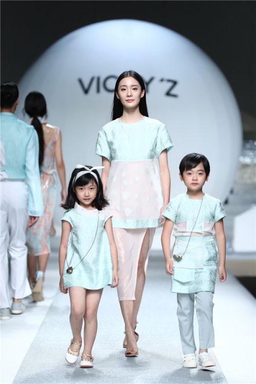许馨尹发布最新设计，Vicky’Z亲子文化传遍全“球”