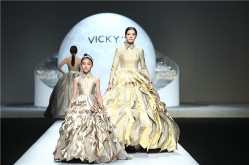 许馨尹发布最新设计，Vicky’Z亲子文化传遍全“球”