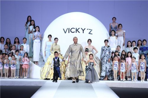 许馨尹发布最新设计，Vicky’Z亲子文化传遍全“球”