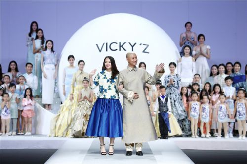 许馨尹发布最新设计，Vicky’Z亲子文化传遍全“球”