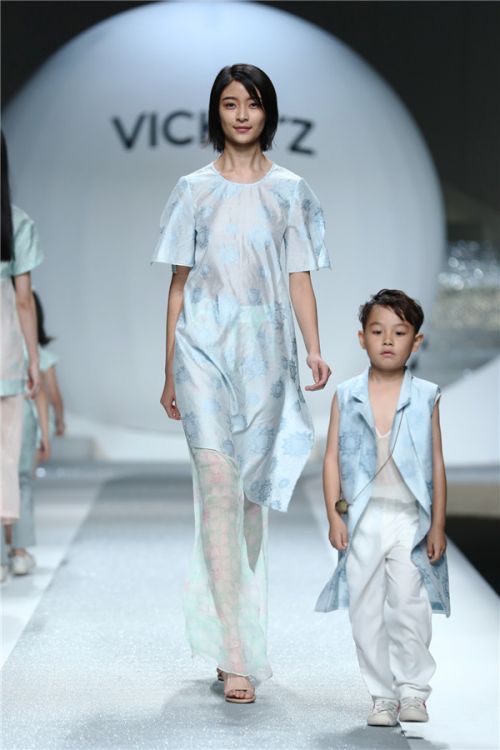 许馨尹发布最新设计，Vicky’Z亲子文化传遍全“球”